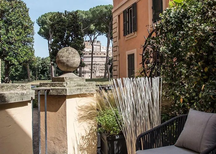 Domus Alberico Guest house 4*